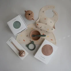 Bavoirs*mushie Bavoir en silicone de Dinosaures