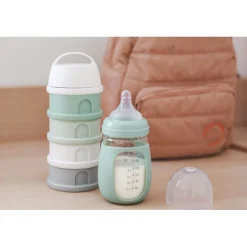 Doseurs*Béaba Boîte Doseuse 4 compartiments de Cotton/Sage Green