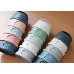 Doseurs*Béaba Boîte Doseuse 4 compartiments de Cotton/Sage Green