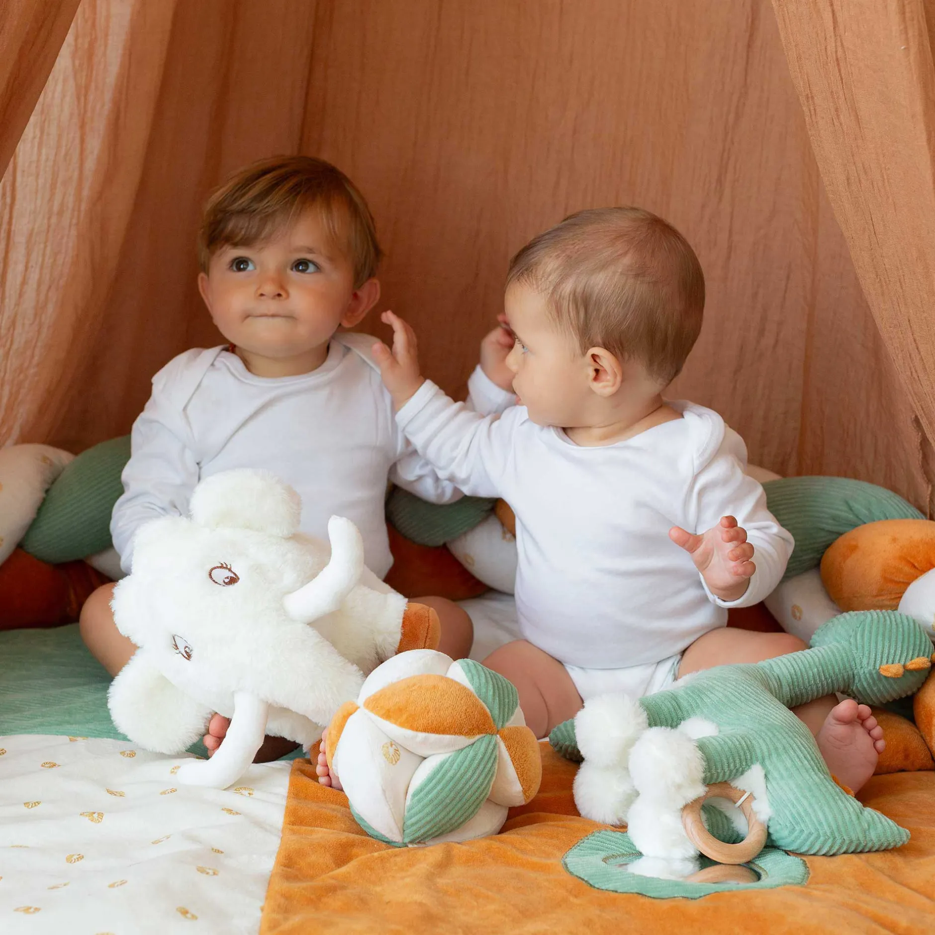 Tours De Lit*Trois Kilos Sept Diplododo Tresse décorative de Terracota, Vert d'eau et Écru