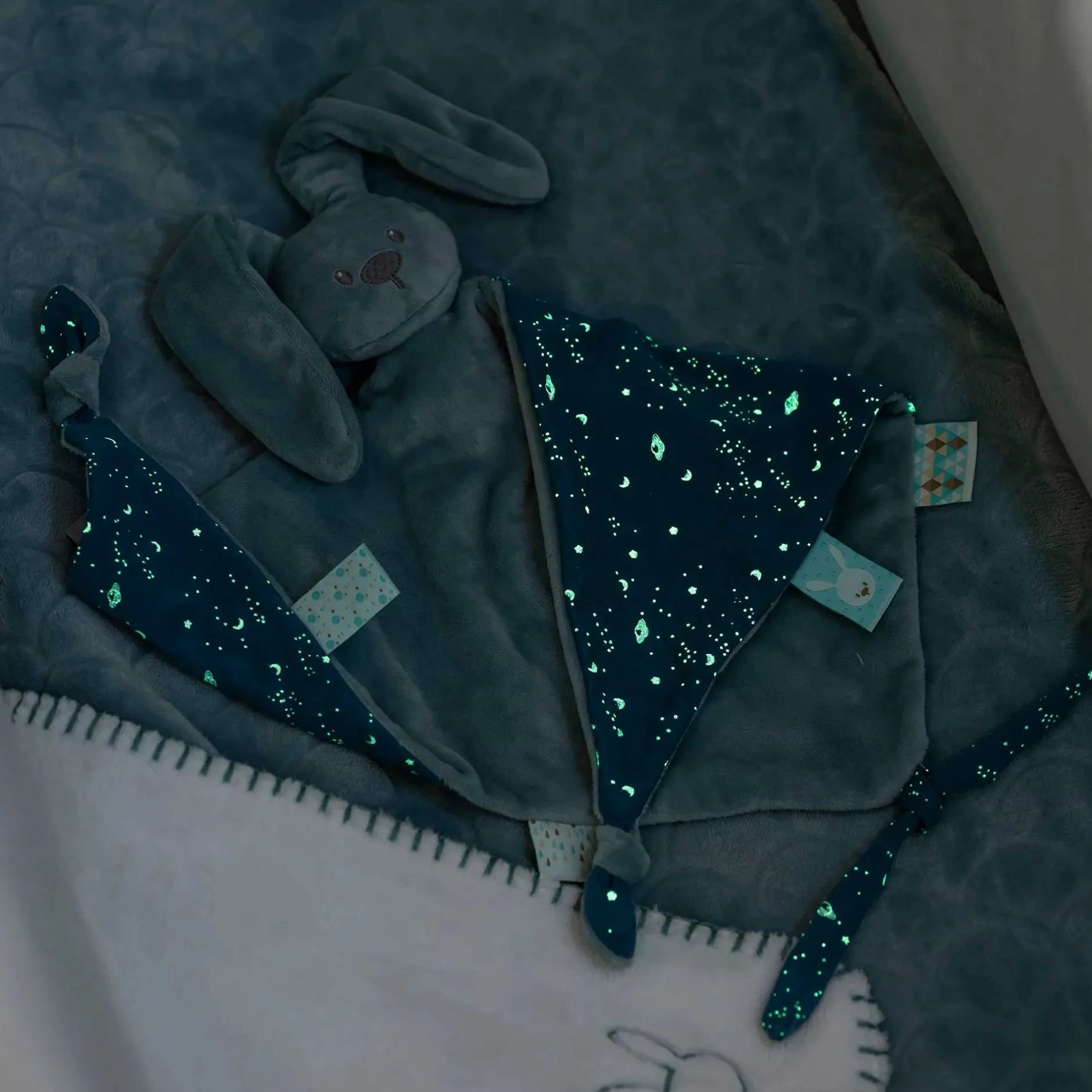 Doudous*Nattou Lapidou grand doudou lapin - Glow in the dark de Vert de Gris