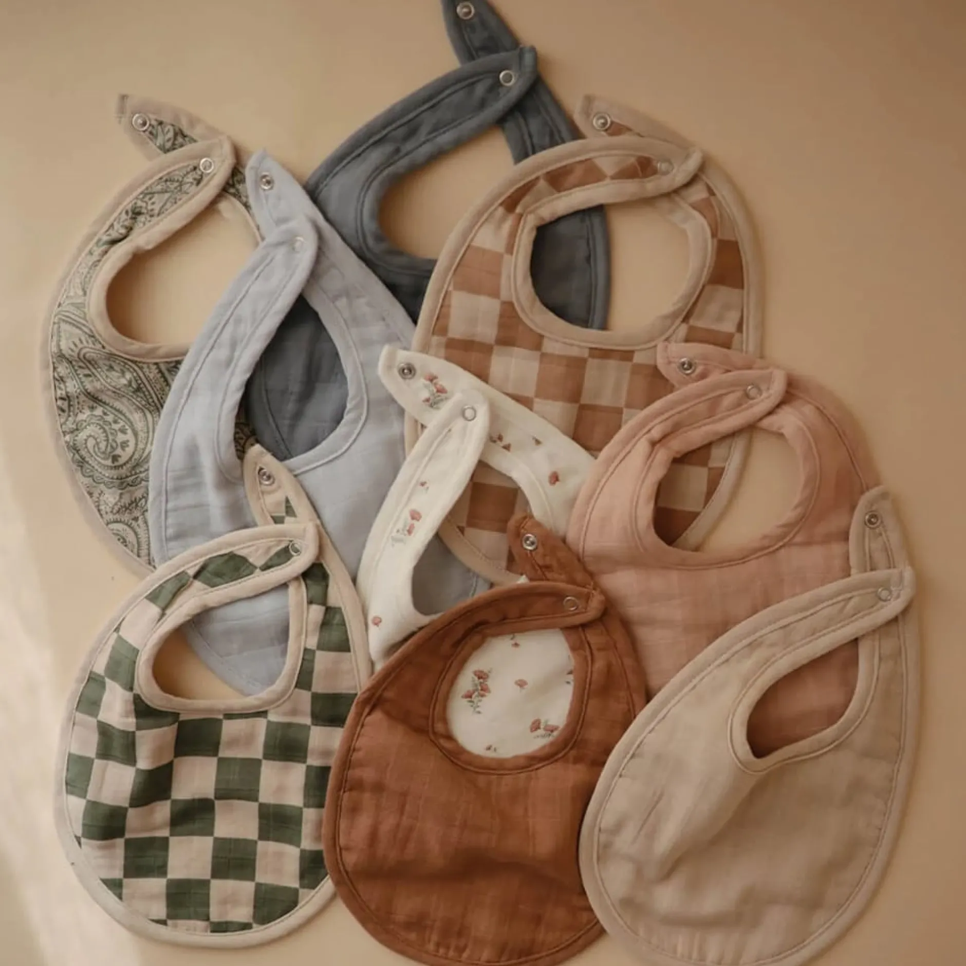 Bavoirs*mushie Lot de 2 bavoirs en mousseline de Vert Romarin/Gris