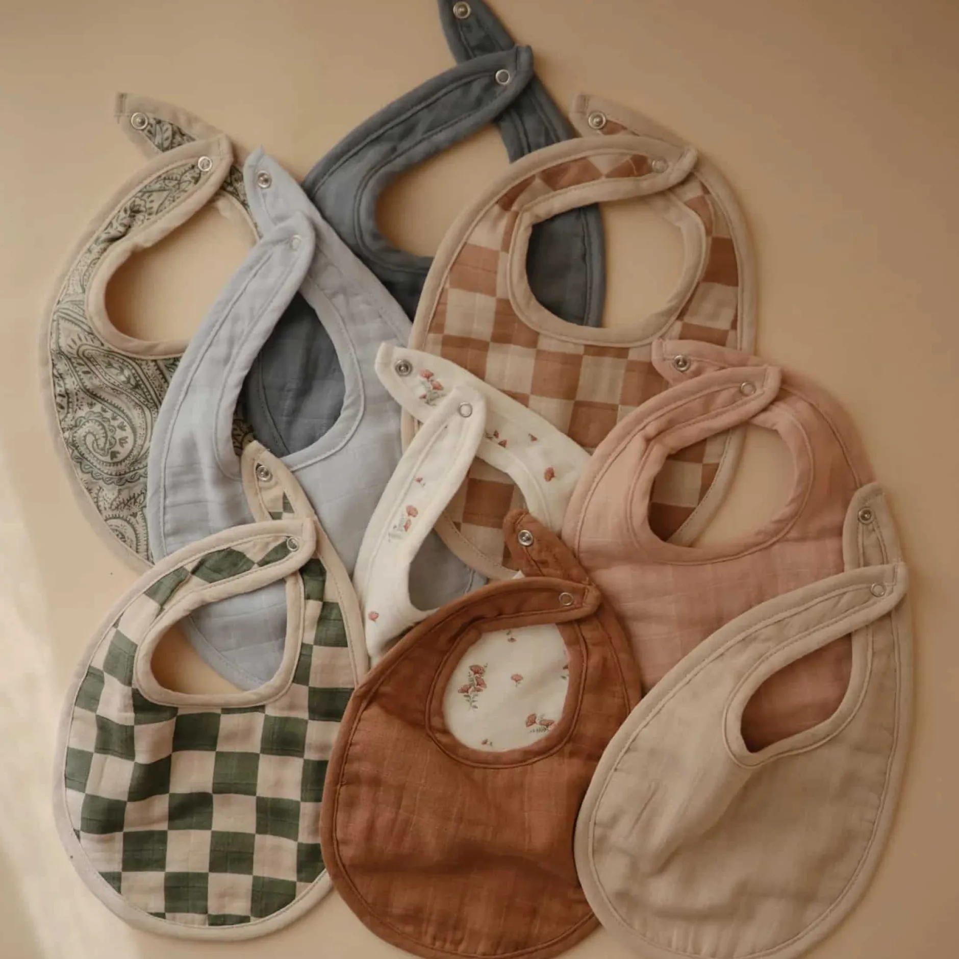 Bavoirs*mushie Lot de 2 bavoirs en mousseline de Vert Cachemire/Gris