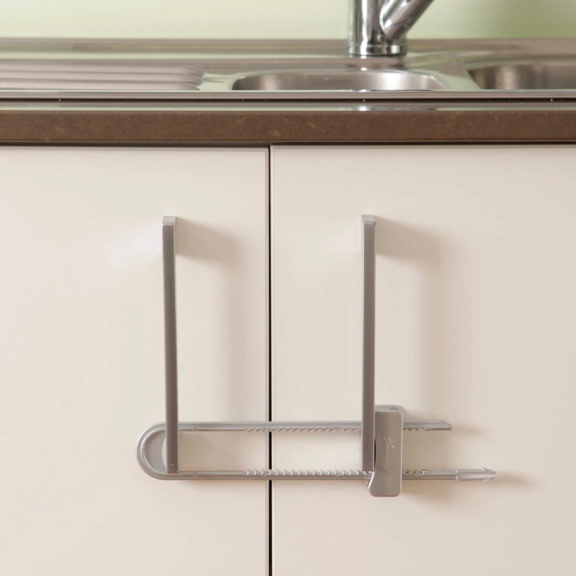 Sécurité Domestique*Dreambaby Serrure coulissante pour armoire de argent