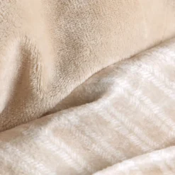 Couvertures*Noukies Tiga, Stegi & Ops Couverture TSO en Veloudoux 100 x 140 cm de Beige